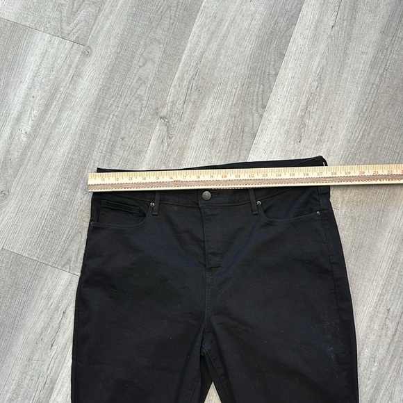 Levi Strauss Signature Gold Women's Totally Shaping High Rise Skinny Jeans - Picture 10 of 10